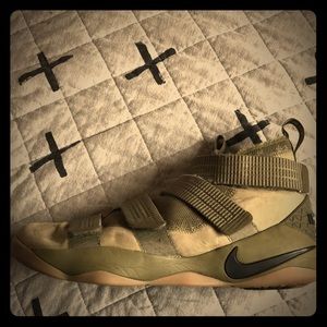 Lebron soldier 10